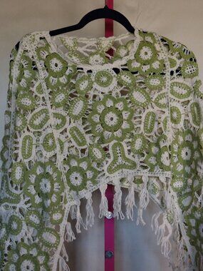 Shawl, cropped, enclosed wrists. Green & White, ideal for Spring & Summer OSFA